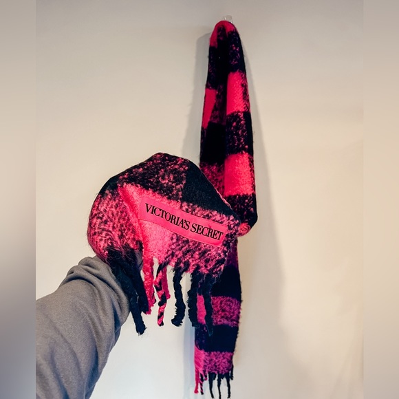 Victoria Secret Hat and Scarf Set - Picture 2 of 4